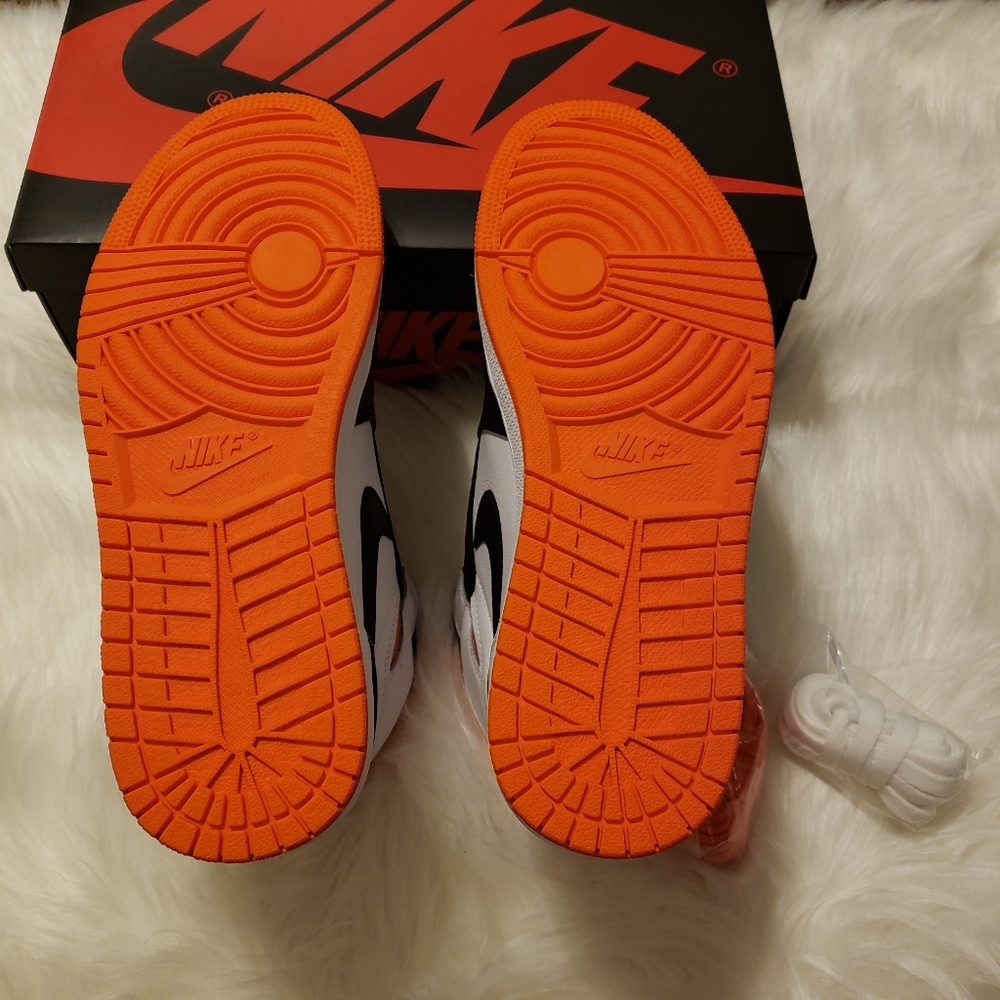 Jordan 1 Retro High Electro Orange - Picture 5 of 5